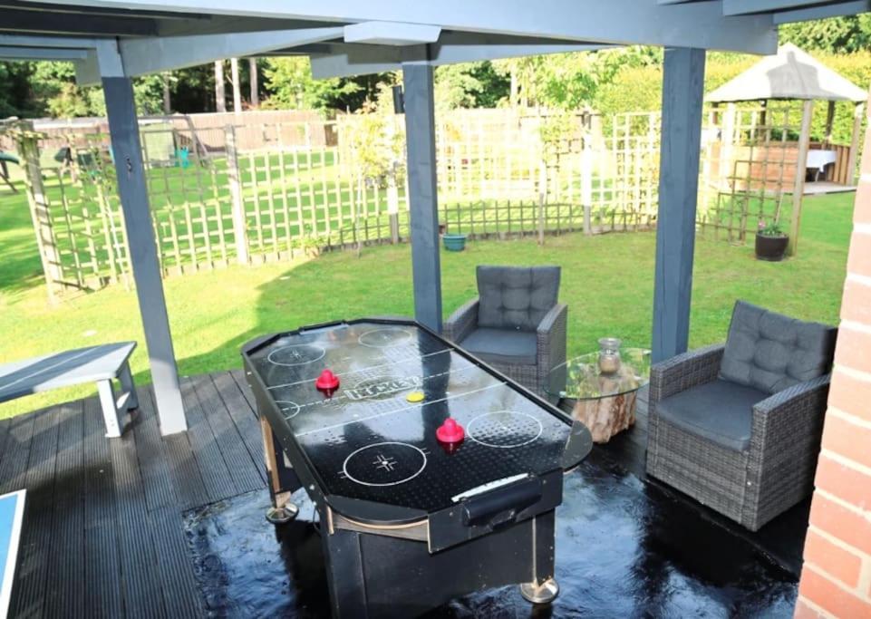 Hen & Stag Retreat Weekend Stay Sleeps 10 To 30 Thetford Extérieur photo