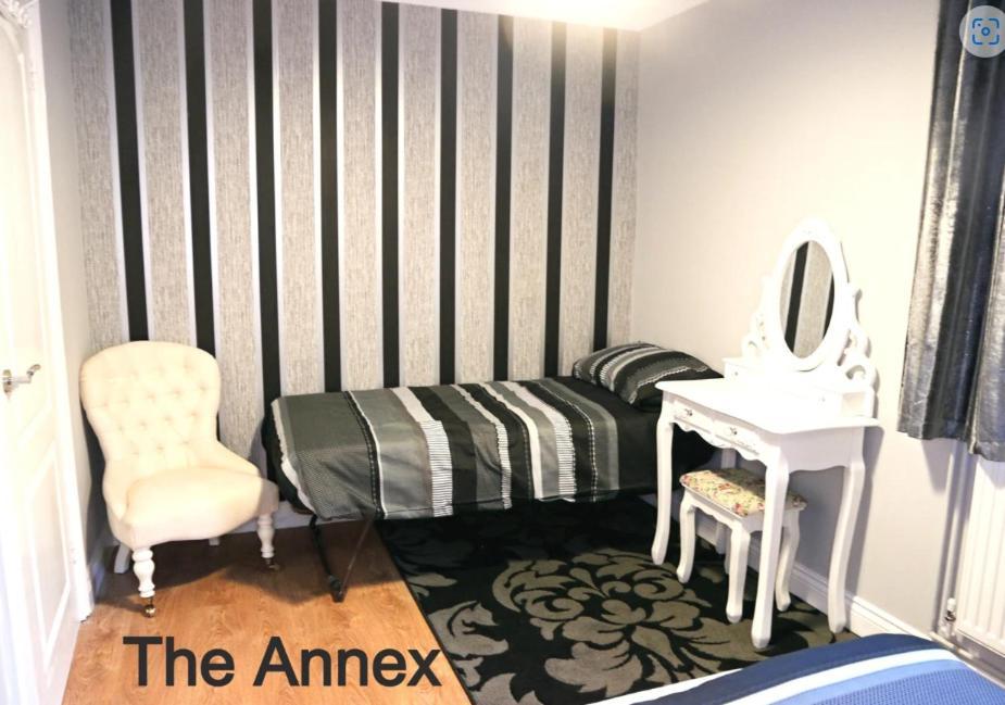 Hen & Stag Retreat Weekend Stay Sleeps 10 To 30 Thetford Extérieur photo