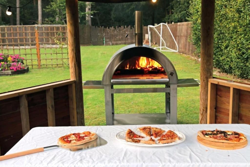 Hen & Stag Retreat Weekend Stay Sleeps 10 To 30 Thetford Extérieur photo