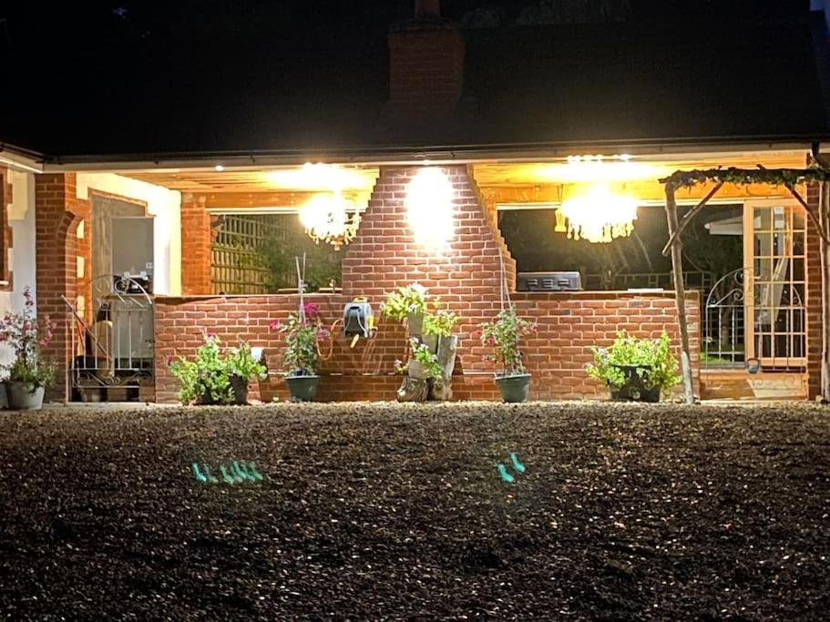 Hen & Stag Retreat Weekend Stay Sleeps 10 To 30 Thetford Extérieur photo