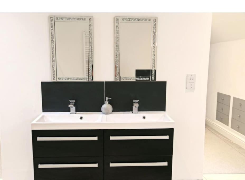Hen & Stag Retreat Weekend Stay Sleeps 10 To 30 Thetford Extérieur photo