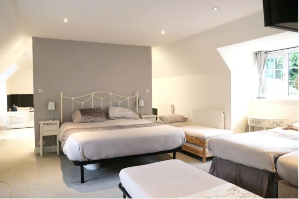 Hen & Stag Retreat Weekend Stay Sleeps 10 To 30 Thetford Extérieur photo