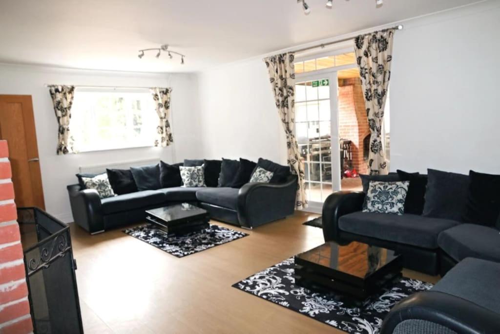 Hen & Stag Retreat Weekend Stay Sleeps 10 To 30 Thetford Extérieur photo