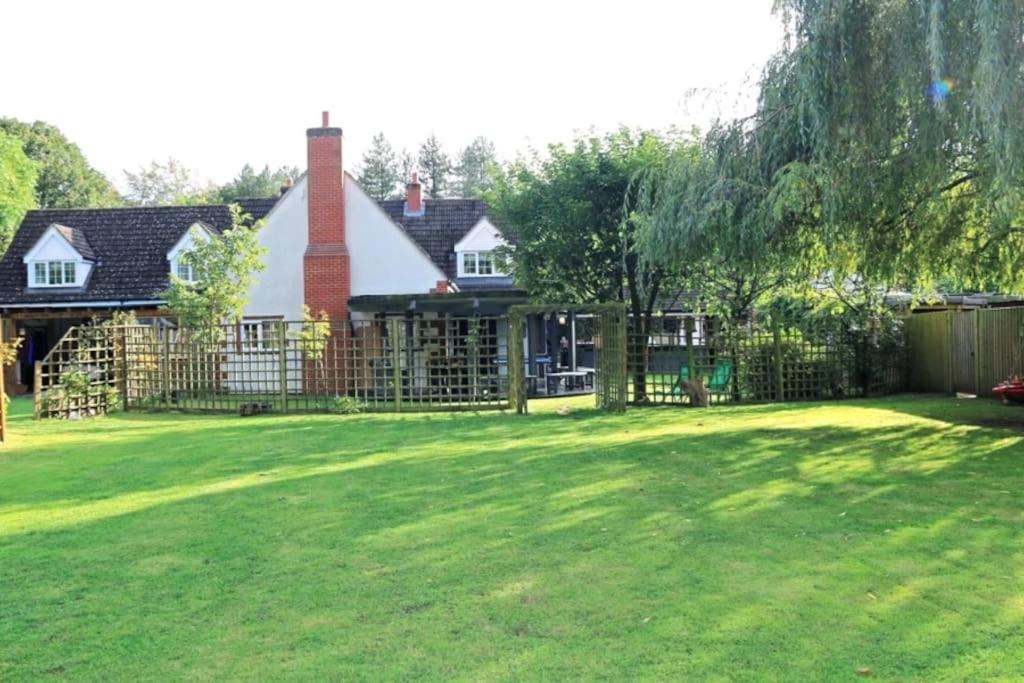 Hen & Stag Retreat Weekend Stay Sleeps 10 To 30 Thetford Extérieur photo