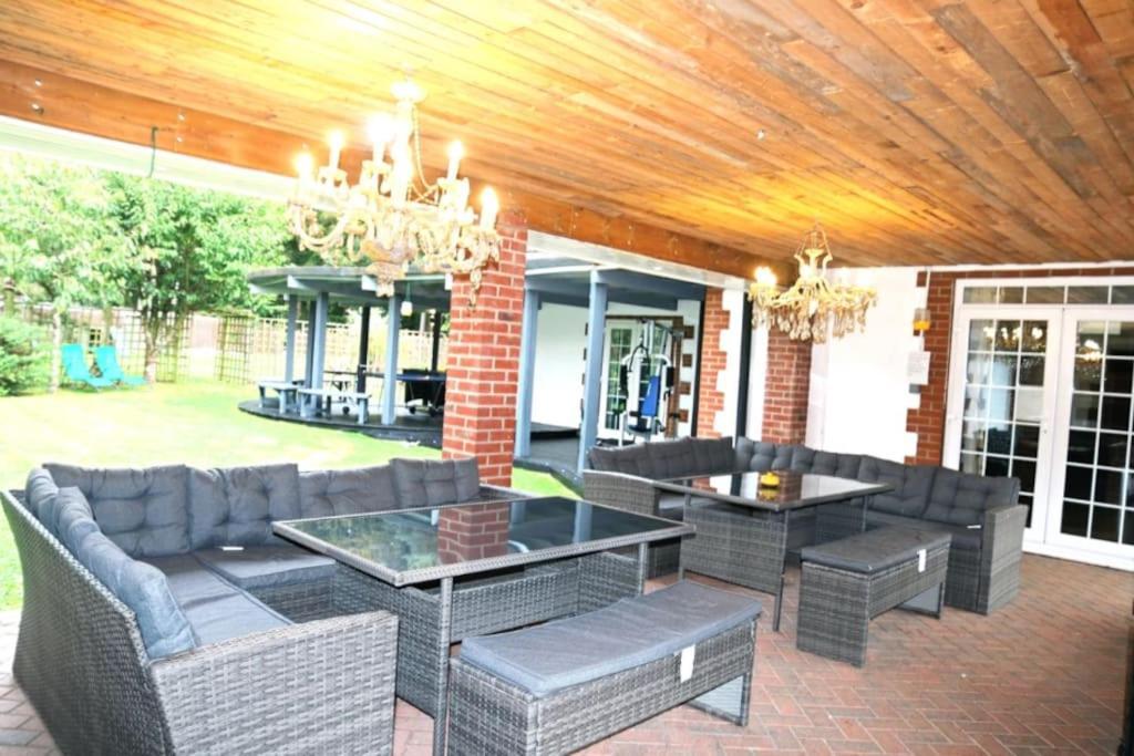 Hen & Stag Retreat Weekend Stay Sleeps 10 To 30 Thetford Extérieur photo