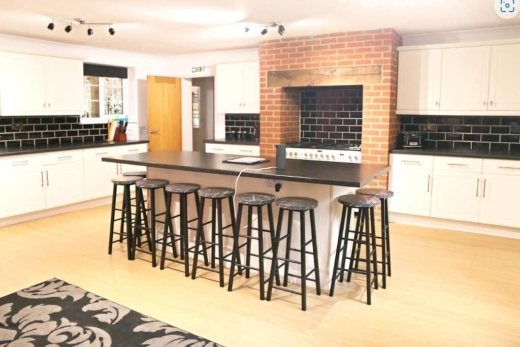 Hen & Stag Retreat Weekend Stay Sleeps 10 To 30 Thetford Extérieur photo