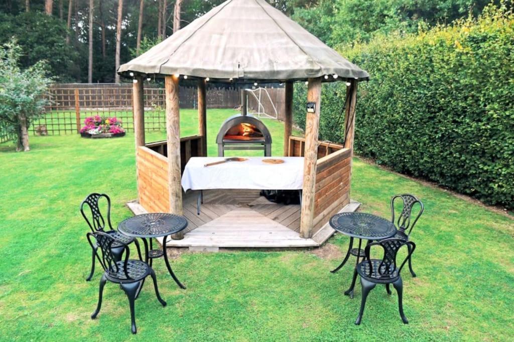Hen & Stag Retreat Weekend Stay Sleeps 10 To 30 Thetford Extérieur photo